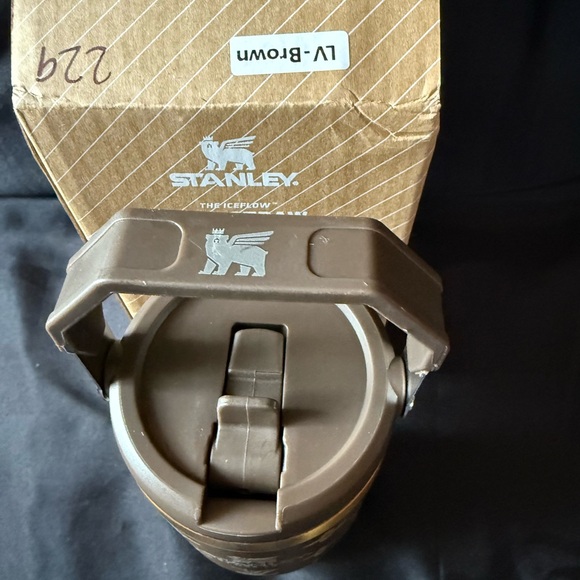 New Stanley 20oz Laser Engraved Brown and Gold Patterned Tumbler with Handle - Picture 5 of 7